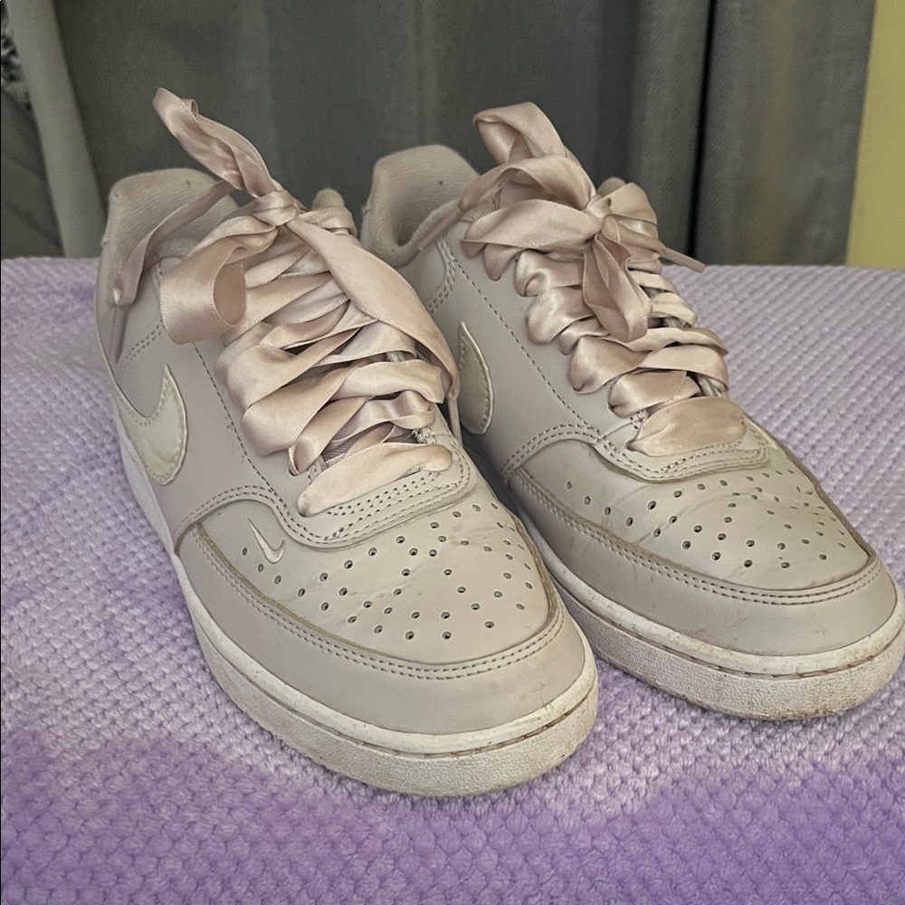 Nike Women's Satin Lace Sneakers size 6